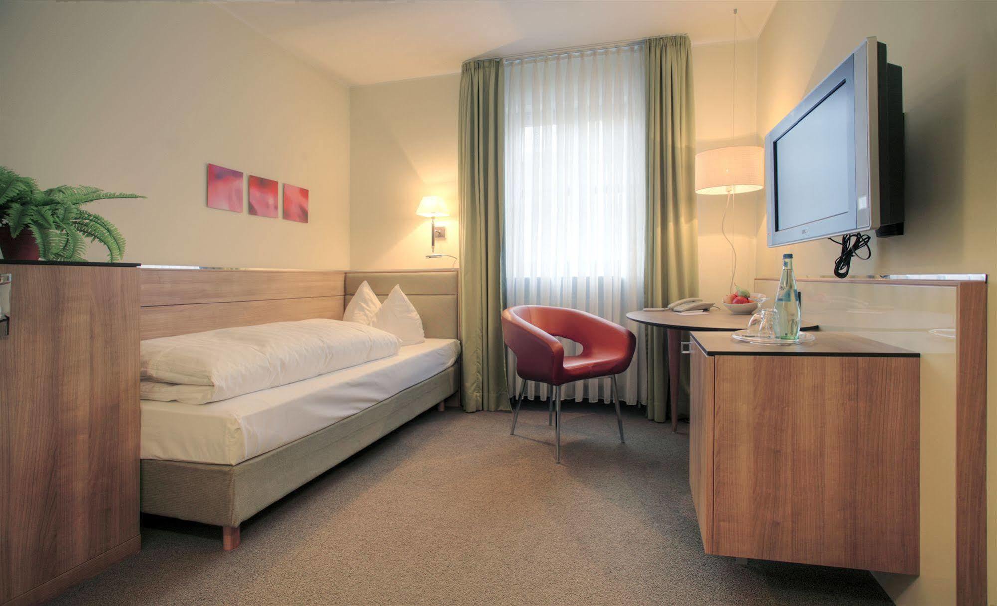 Am Jakobsmarkt 3* Nürnberg